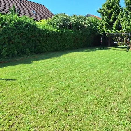 House With Garden Close To Vienna & Airport Casa de Férias *