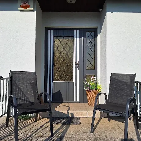 House With Garden Close To Vienna & Airport Casa de Férias *