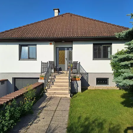 House With Garden Close To Vienna & Airport Casa de Férias Maria Ellend