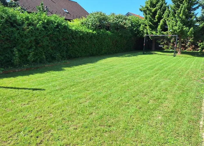 House With Garden Close To Vienna & Airport Dom wakacyjny *