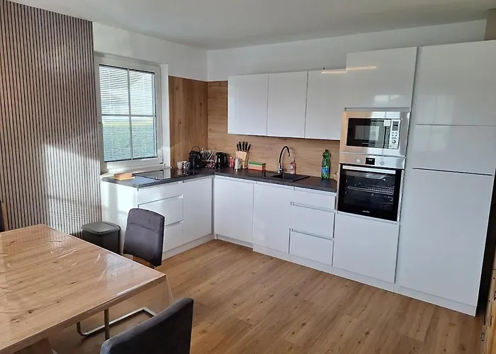 House With Garden Close To Vienna & Airport Dom wakacyjny Maria Ellend